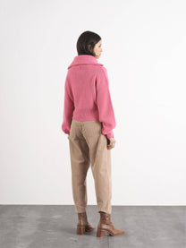 Maglia a costine con zip e collo ampio