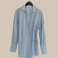 Camicia avvolgente in popeline con fiocco laterale e cintura asimmetrica