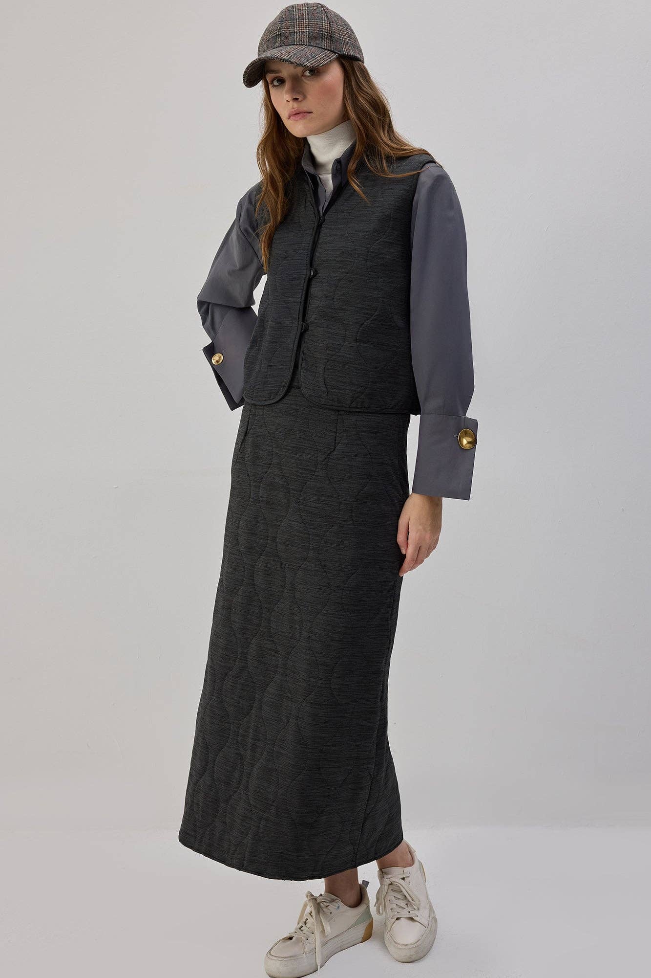 Completo donna con gilet trapuntato e gonna lunga