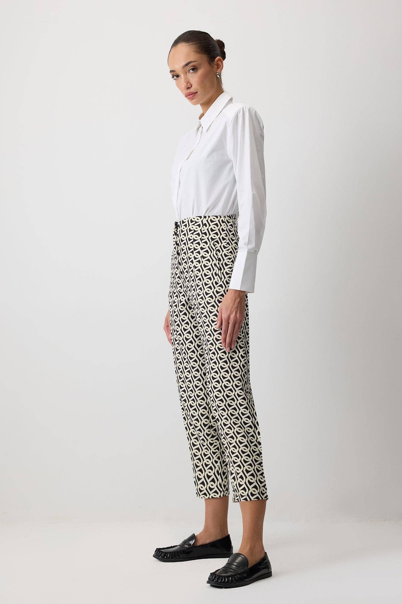 Pantaloni cropped a fantasia geometrica