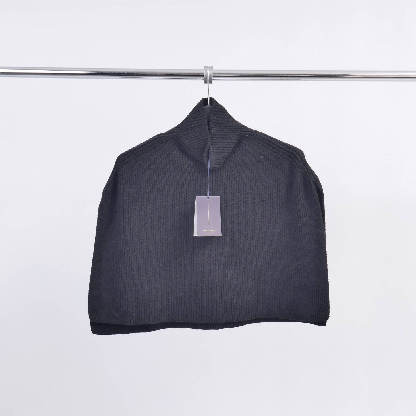 Poncho maglione in maglia a coste con collo alto