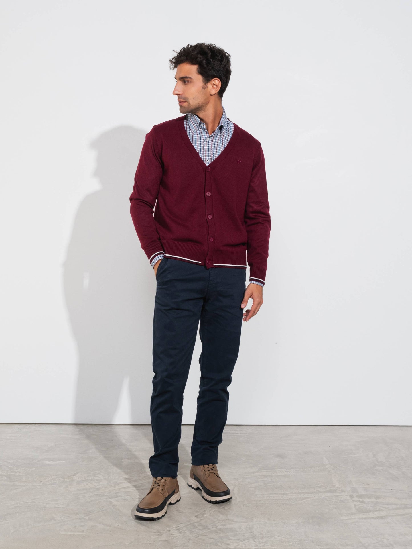Cardigan uomo con scollo a V e bottoni