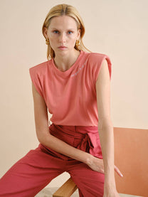 T-shirt con spalle strutturate e ricamo