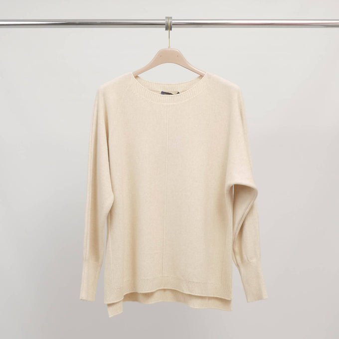 Maglione girocollo morbido con spacchi laterali