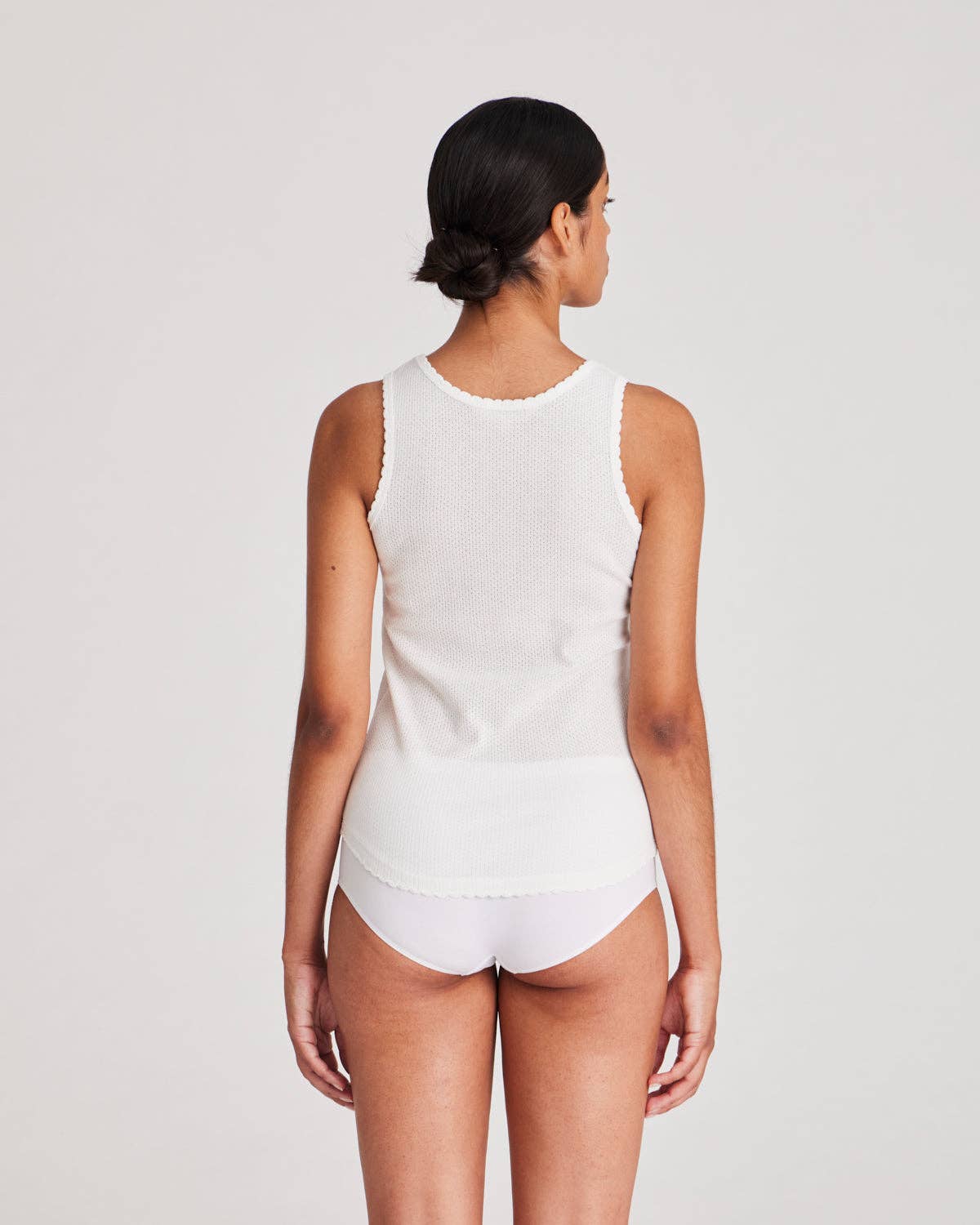 Top in cotone biologico con dettagli in pizzo