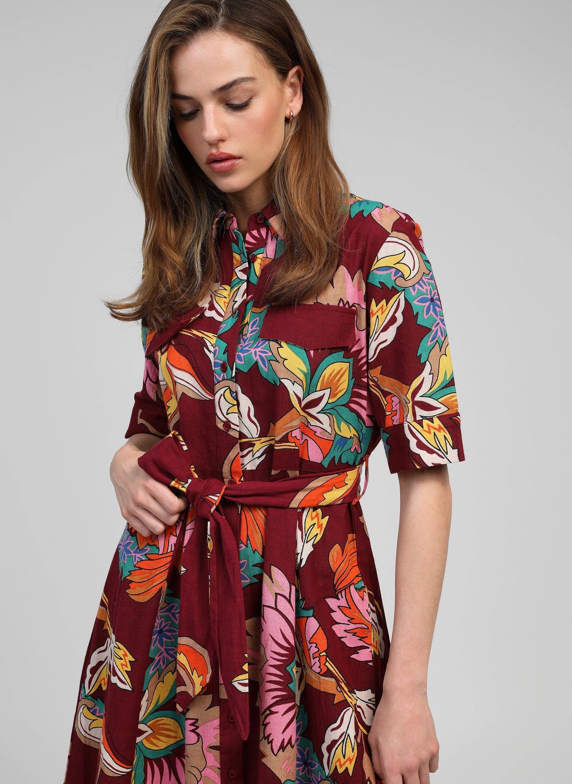 Abito midi in voile di cotone floreale con cintura