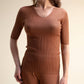 Maglia a coste in viscosa con scollo a V in maglia 3D