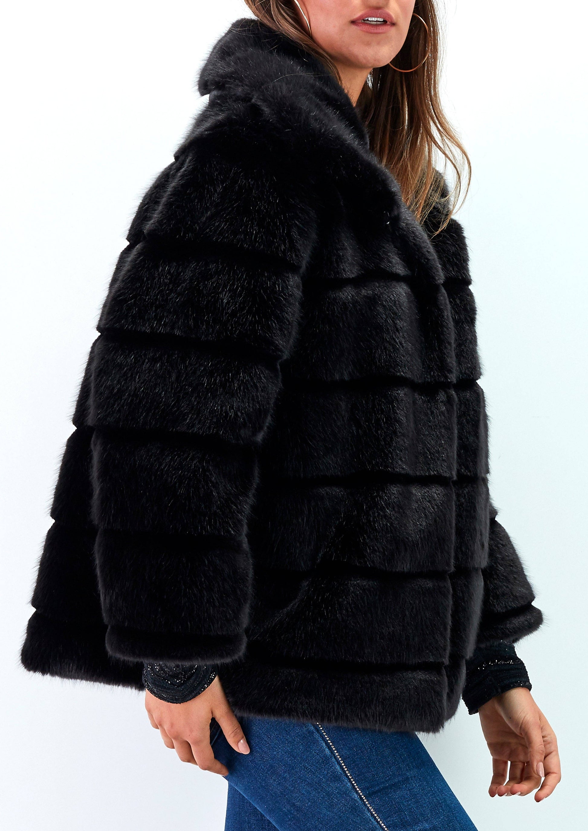 Cappotto in ecopelliccia nero da donna