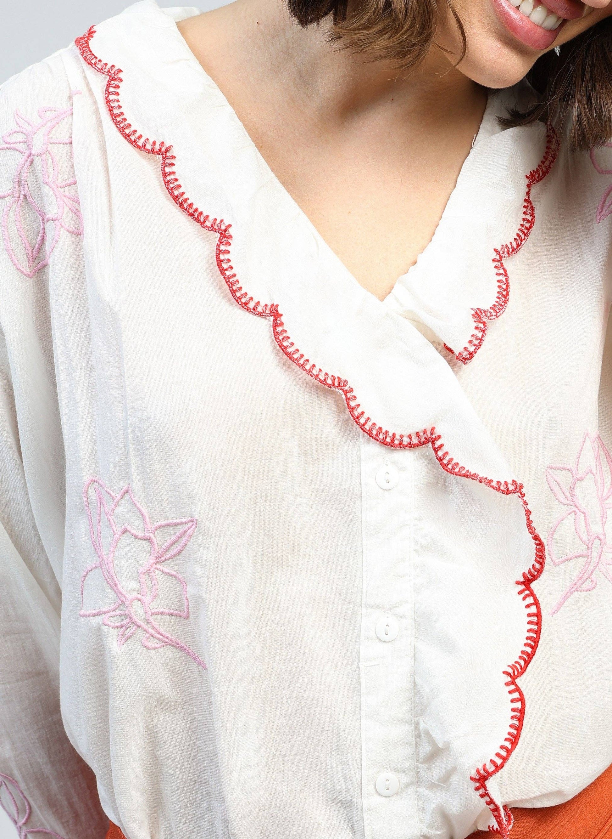Camicia blusa Soumila écru ricamata in voile di cotone