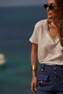 T-shirt con scollo a V effetto lino