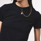 T-shirt basic aderente con catena dorata