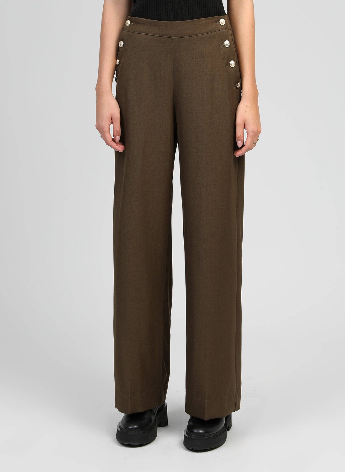 Pantaloni palazzo a vita alta color militare con bottoni dorati