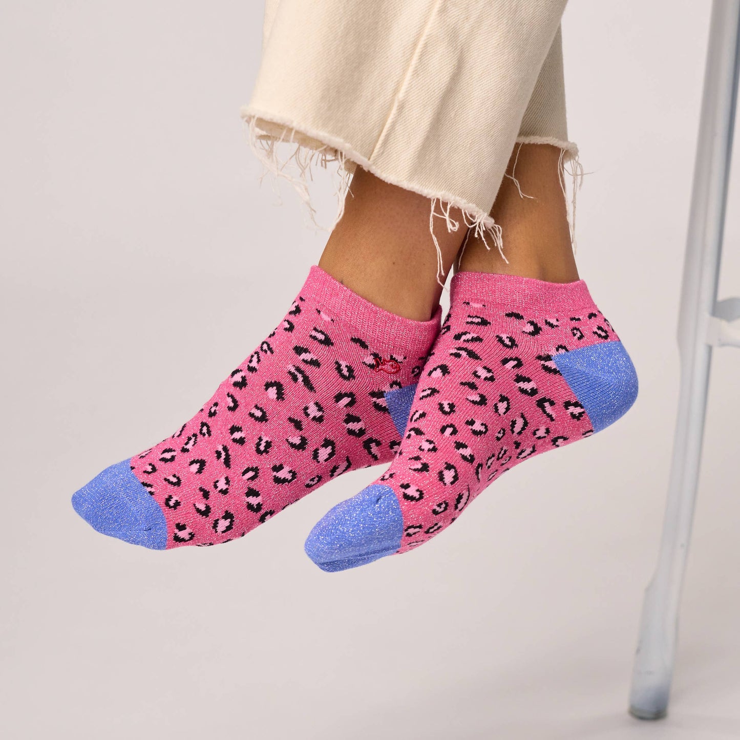 Calzini bassi glitterati leopardati in cotone pettinato rosa e blu