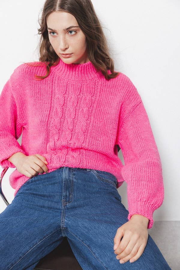 Maglione in maglia a trecce fucsia