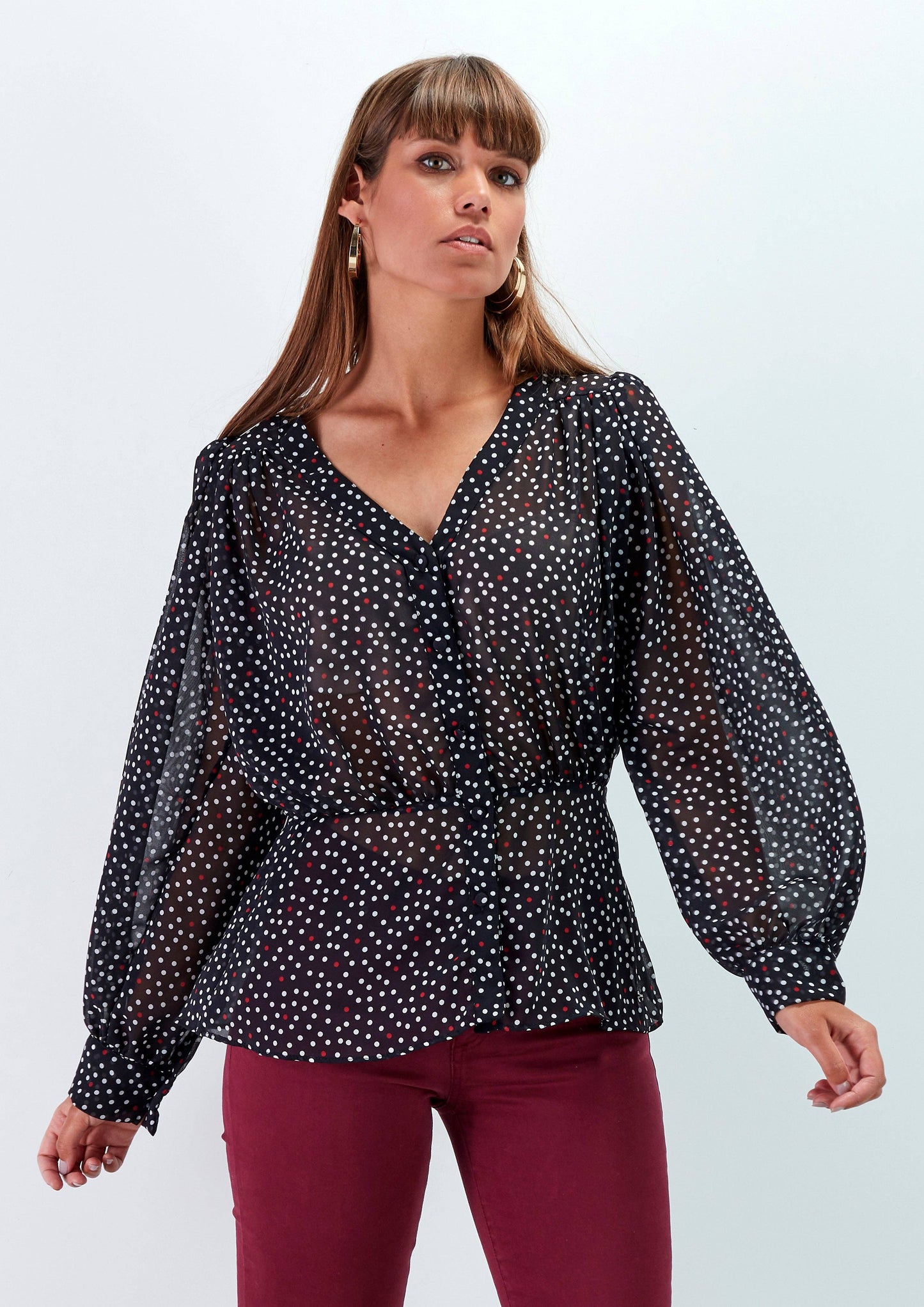 Blusa a pois con scollo a V e maniche morbide