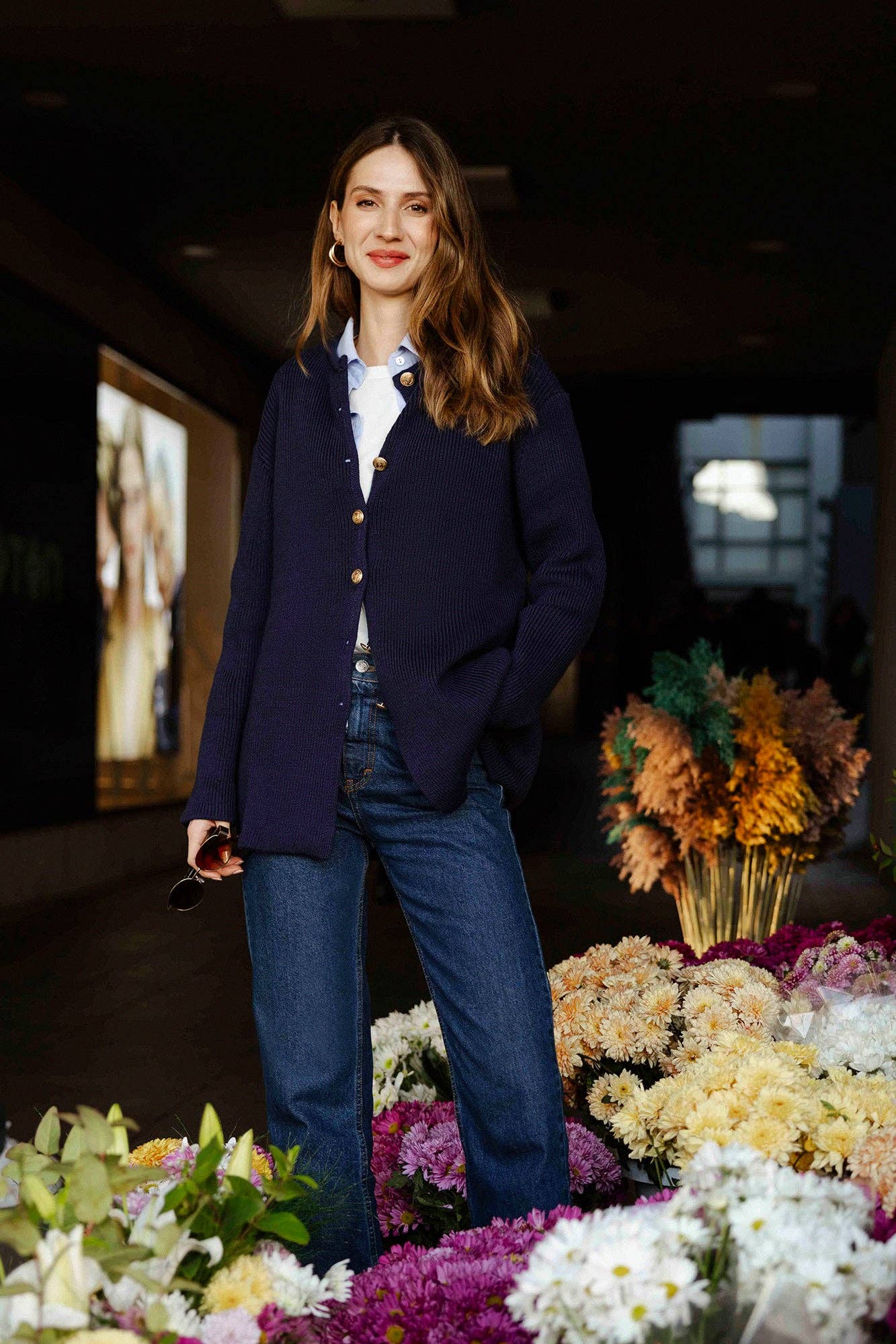 Cardigan lungo blu navy con bottoni dorati