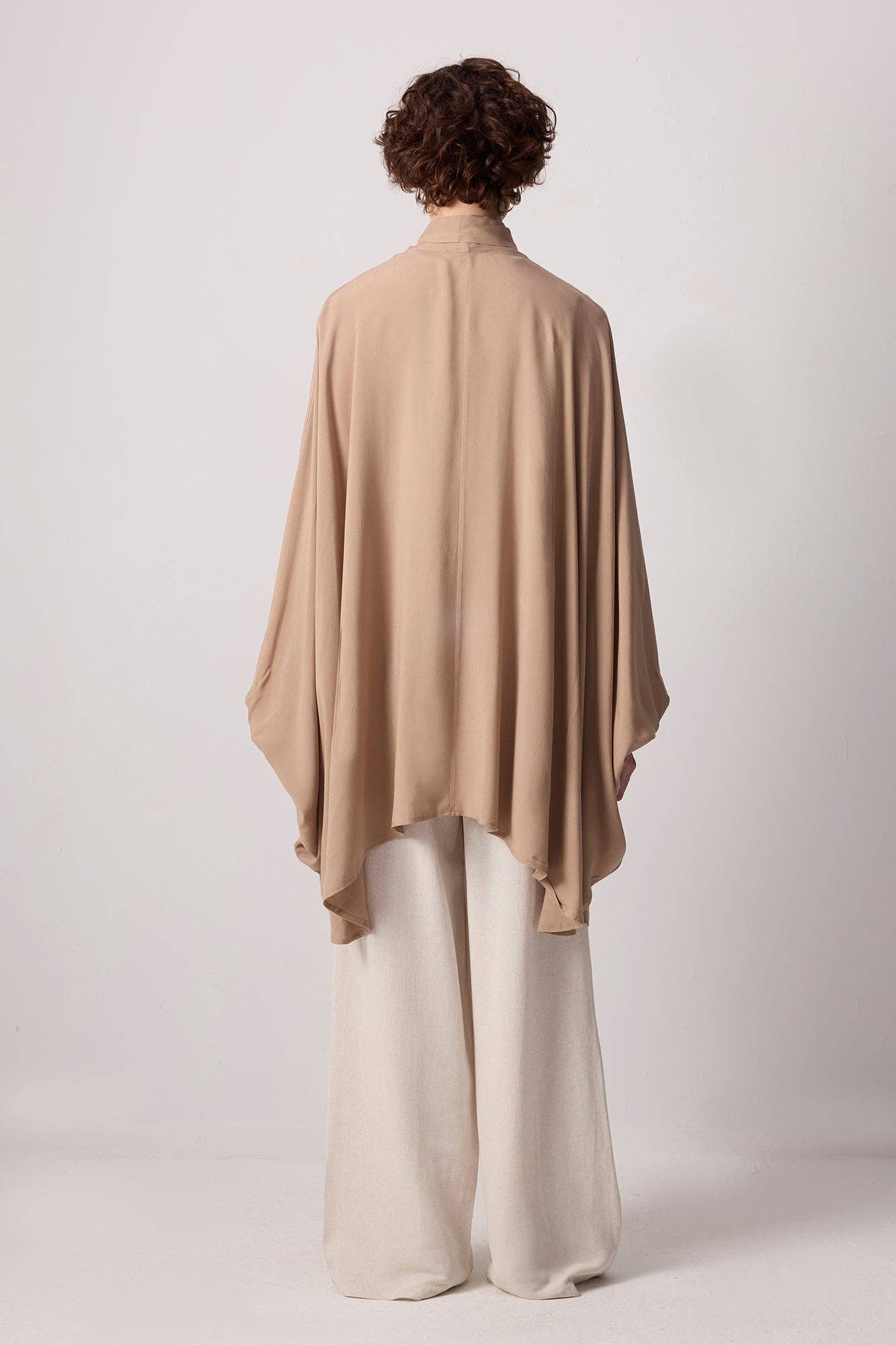 Top kimono oversize in viscosa con fiocco al collo