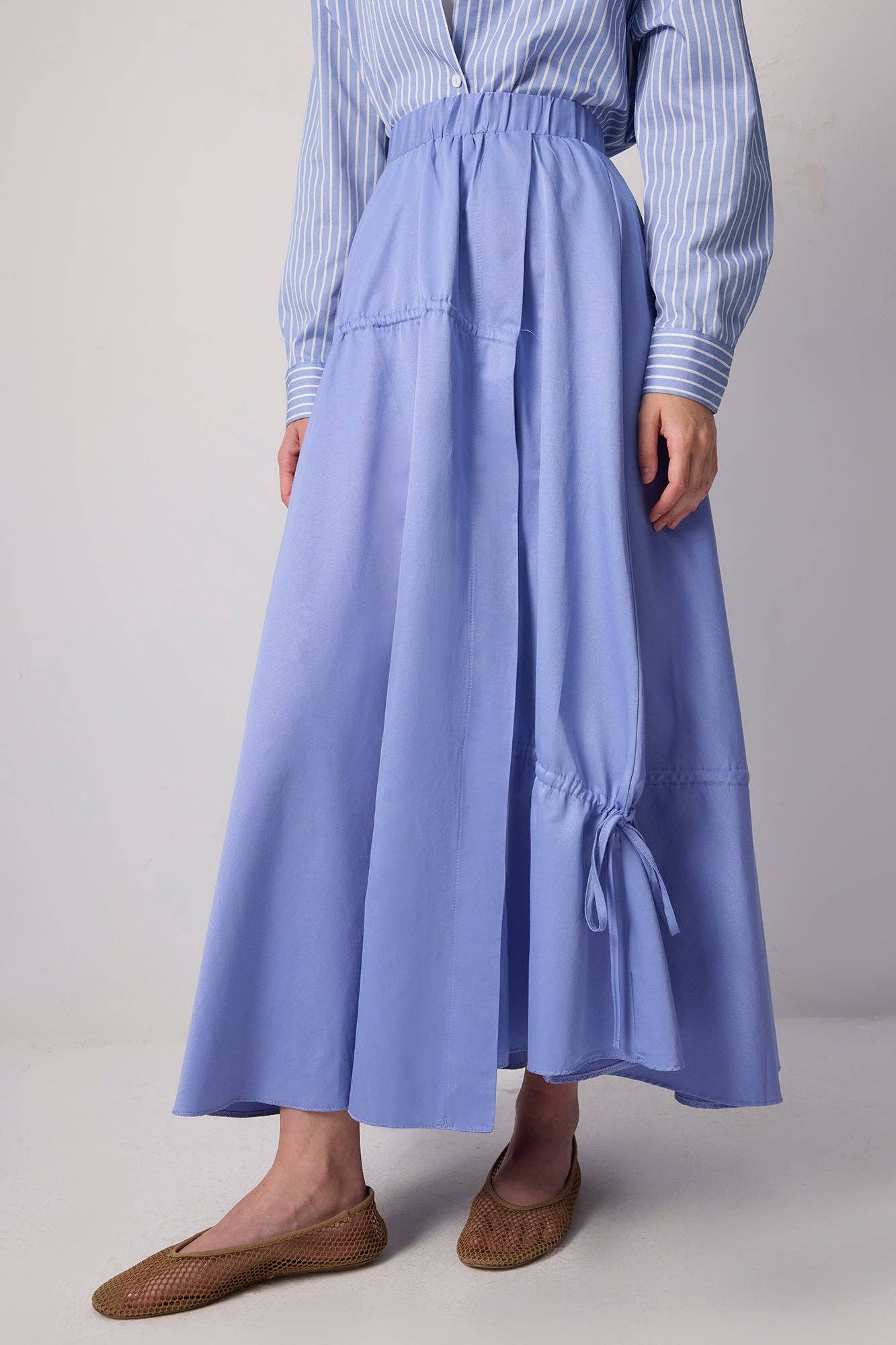 Gonna lunga azzurra con coulisse e orlo arricciato in misto cotone