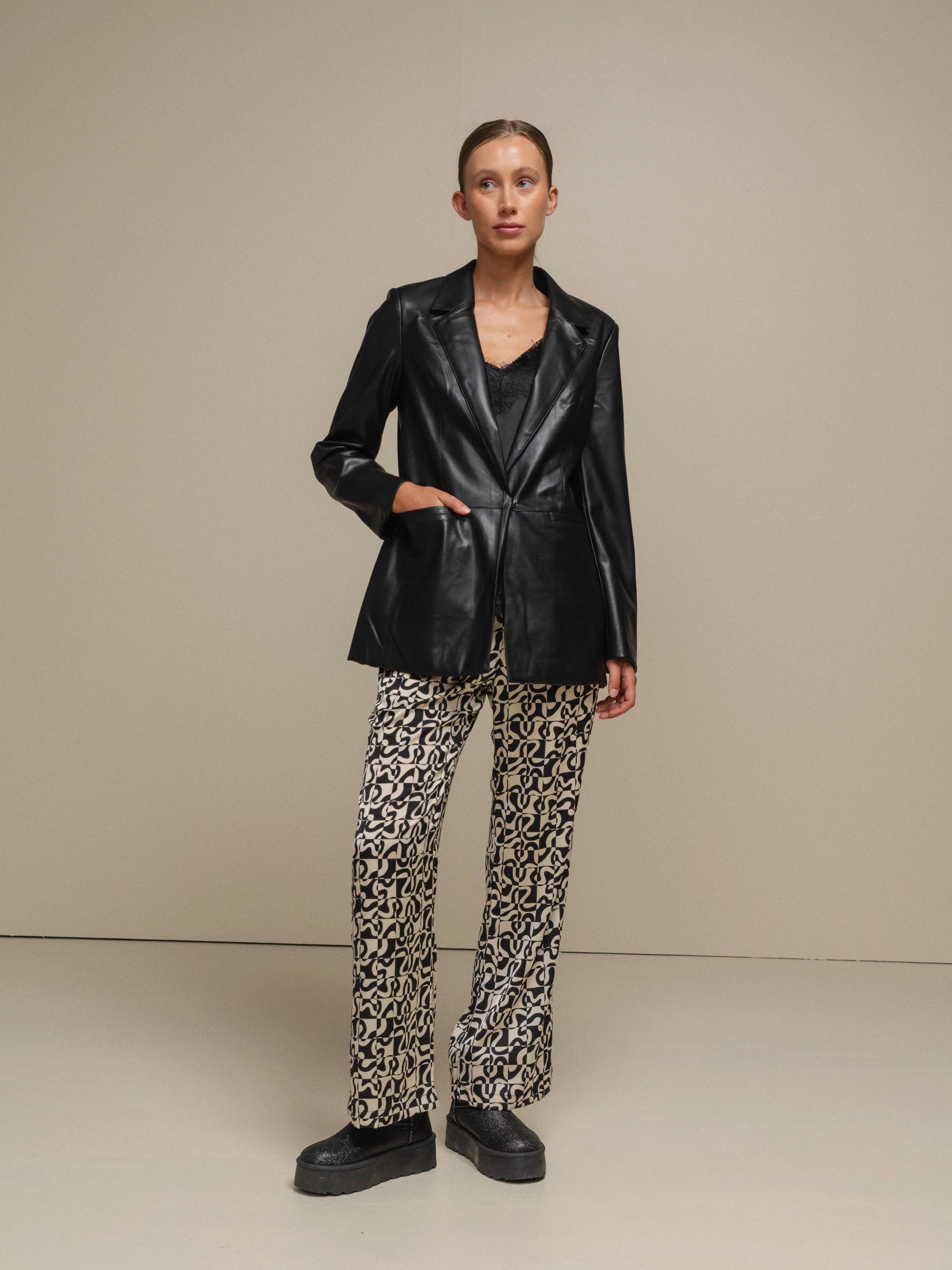 Pantaloni a fantasia geometriche effetto perlato