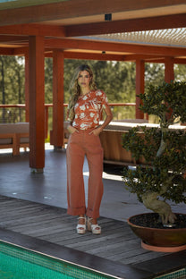 T-shirt in viscosa con stampa floreale