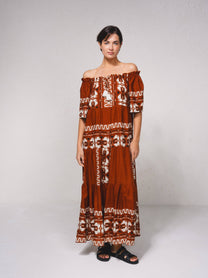 Abito lungo fluido a trapezio con stampa off-shoulder