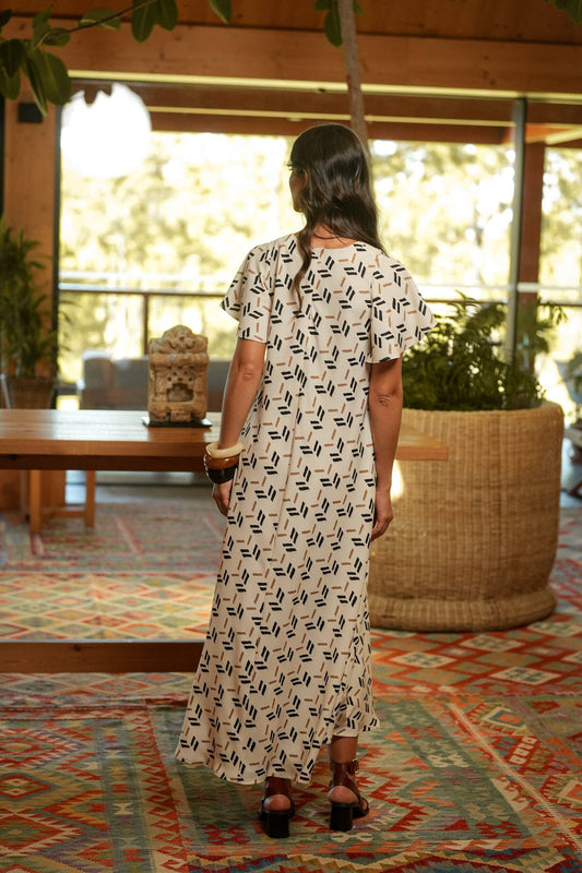 Abito lungo con fantasia geometrica