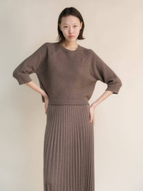 Maglione cropped in misto cashmere con maniche raglan 3/4