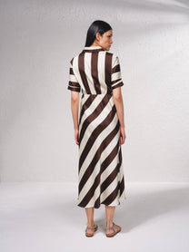 Abito midi a righe a contrasto con colletto e bottoni