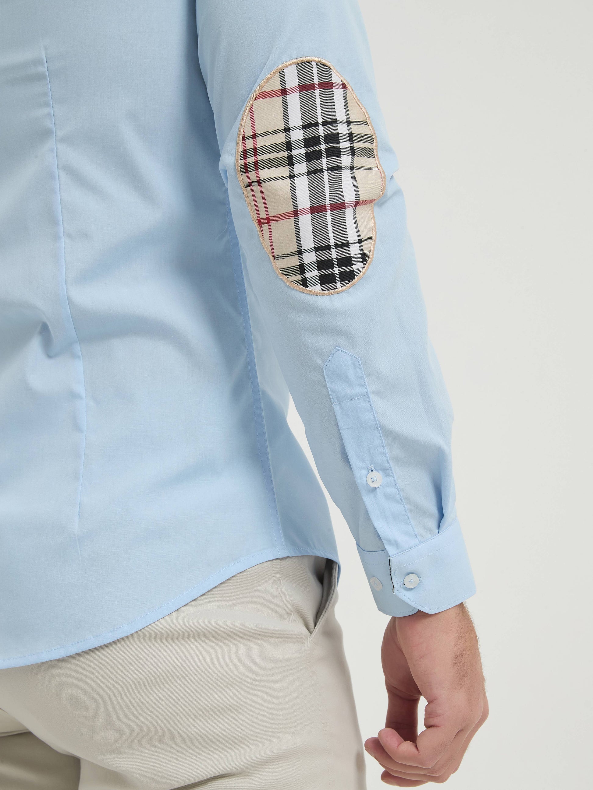 Camicia slim fit azzurro cielo con toppe ai gomiti