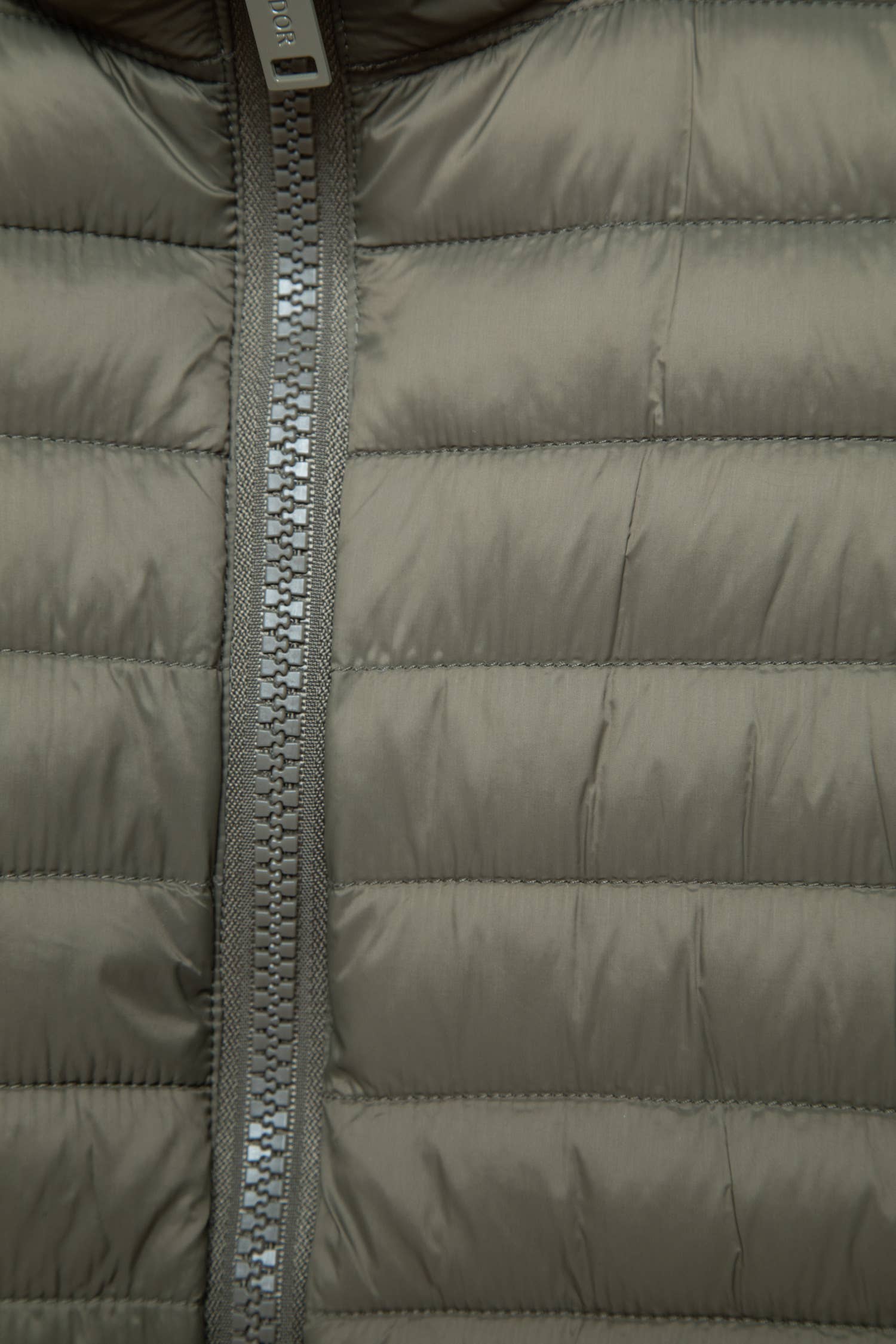 Gilet trapuntato leggero con collo alto