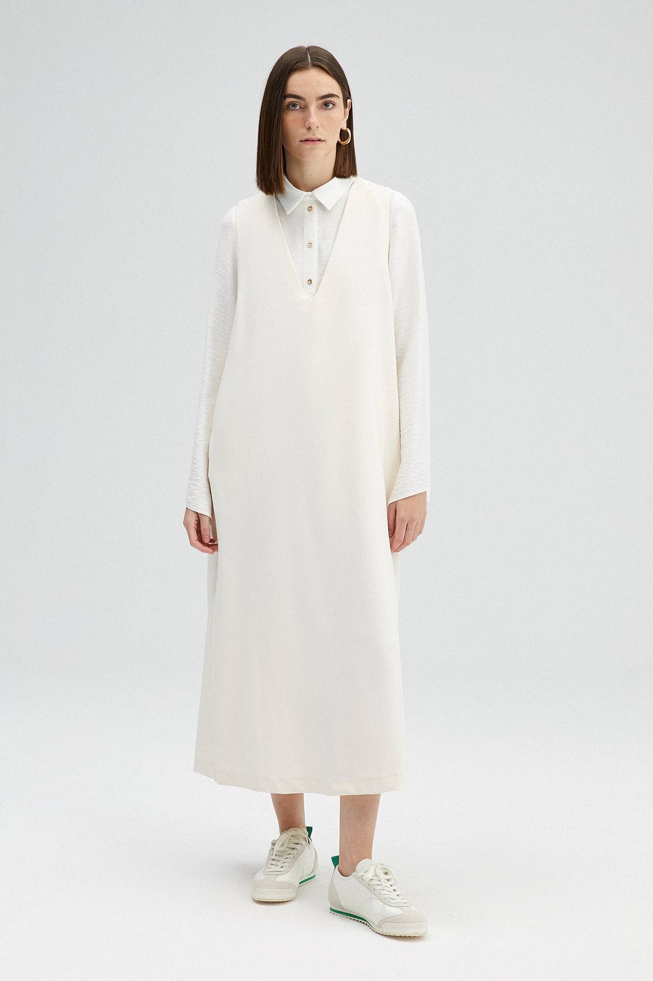 Abito midi minimal in crepe con scollo a V