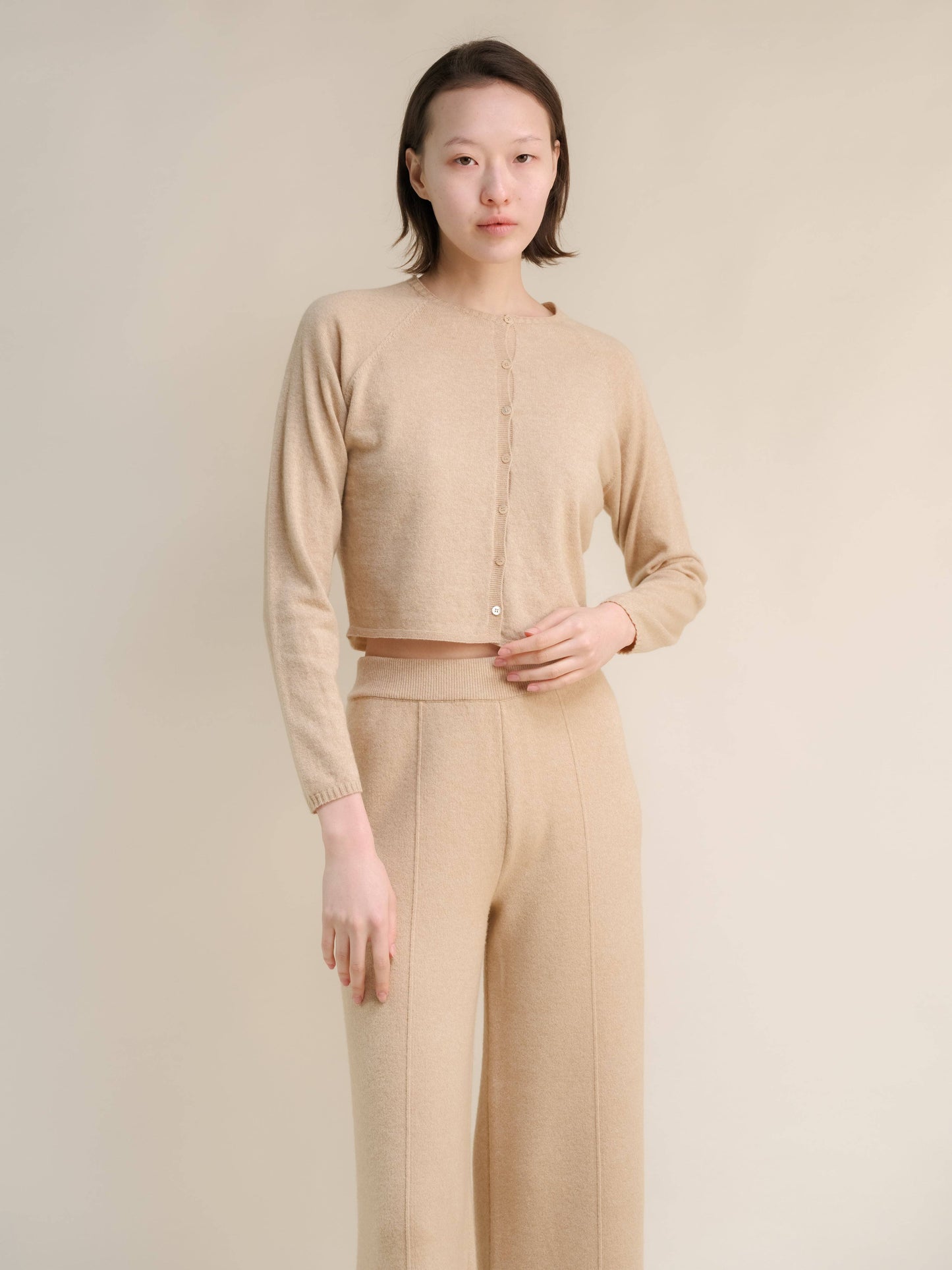 Cardigan corto in misto cashmere con lavorazione 3D