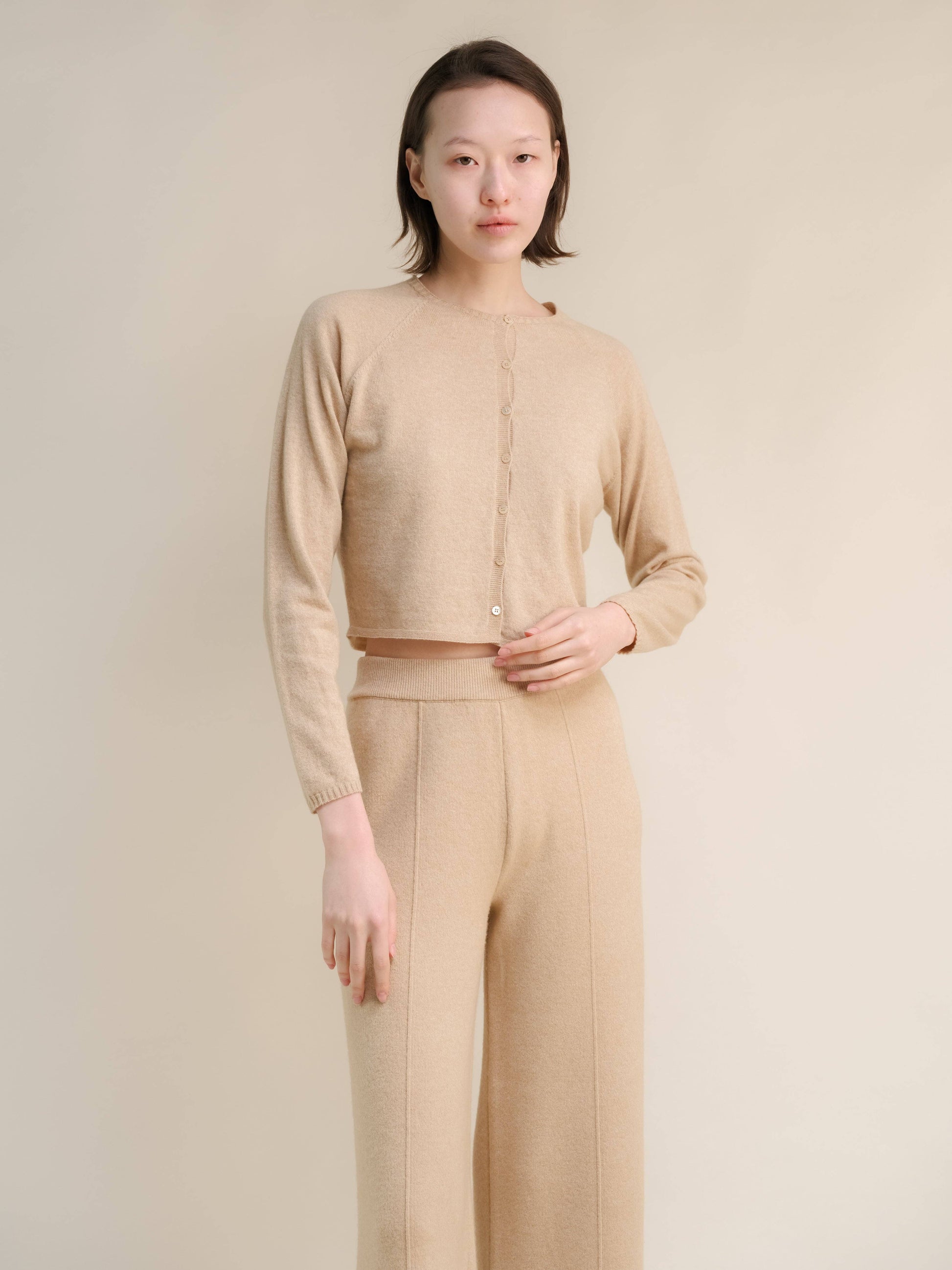 Cardigan corto in misto cashmere con lavorazione 3D
