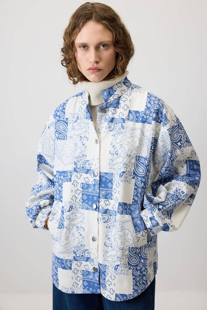 Giacca bomber oversize con stampa paisley