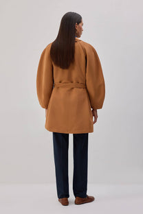 Trench corto con cintura