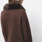 Cappotto in maglia rasata con collo in eco-pelliccia