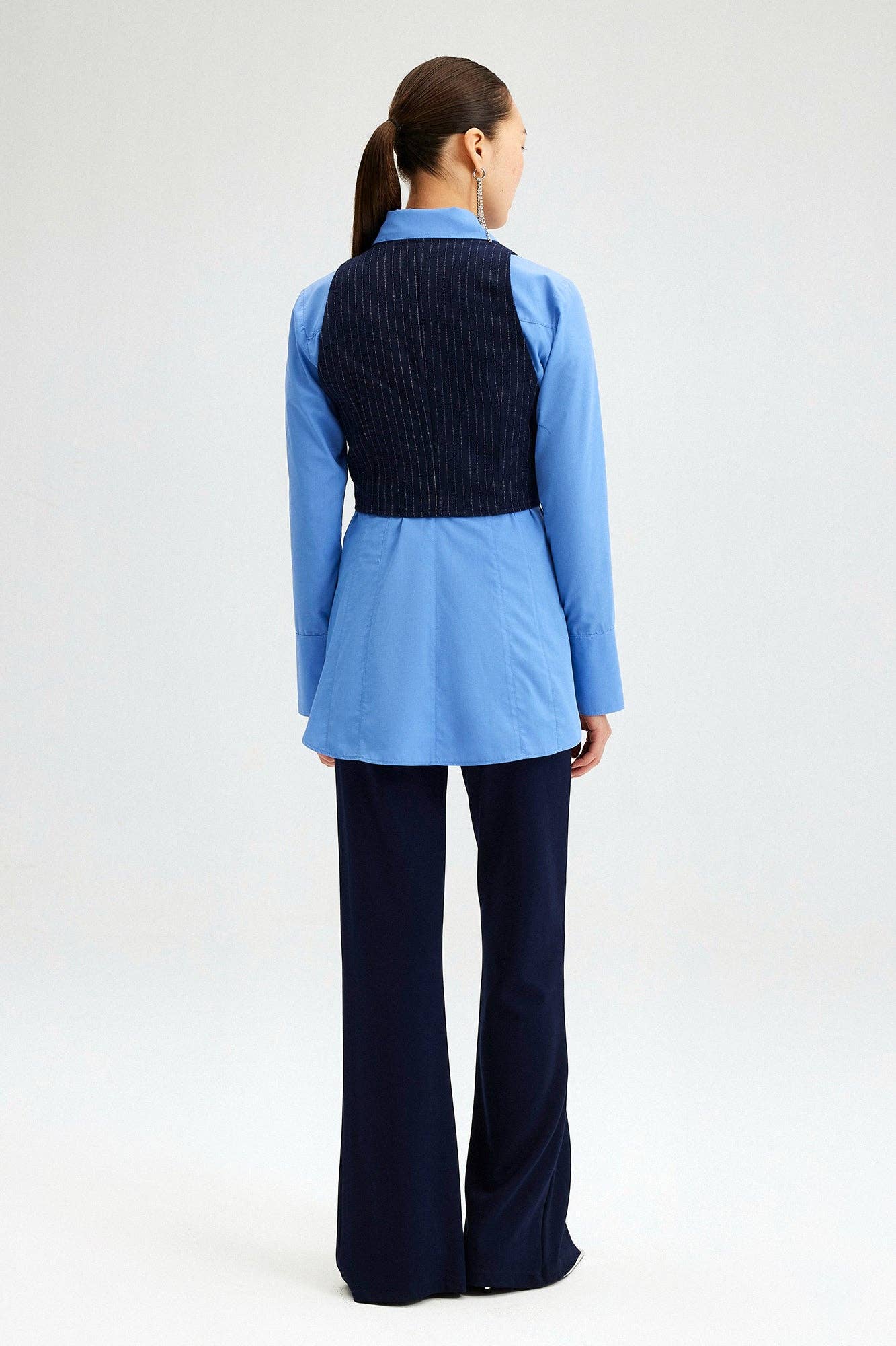 Gilet gessato con bottoni