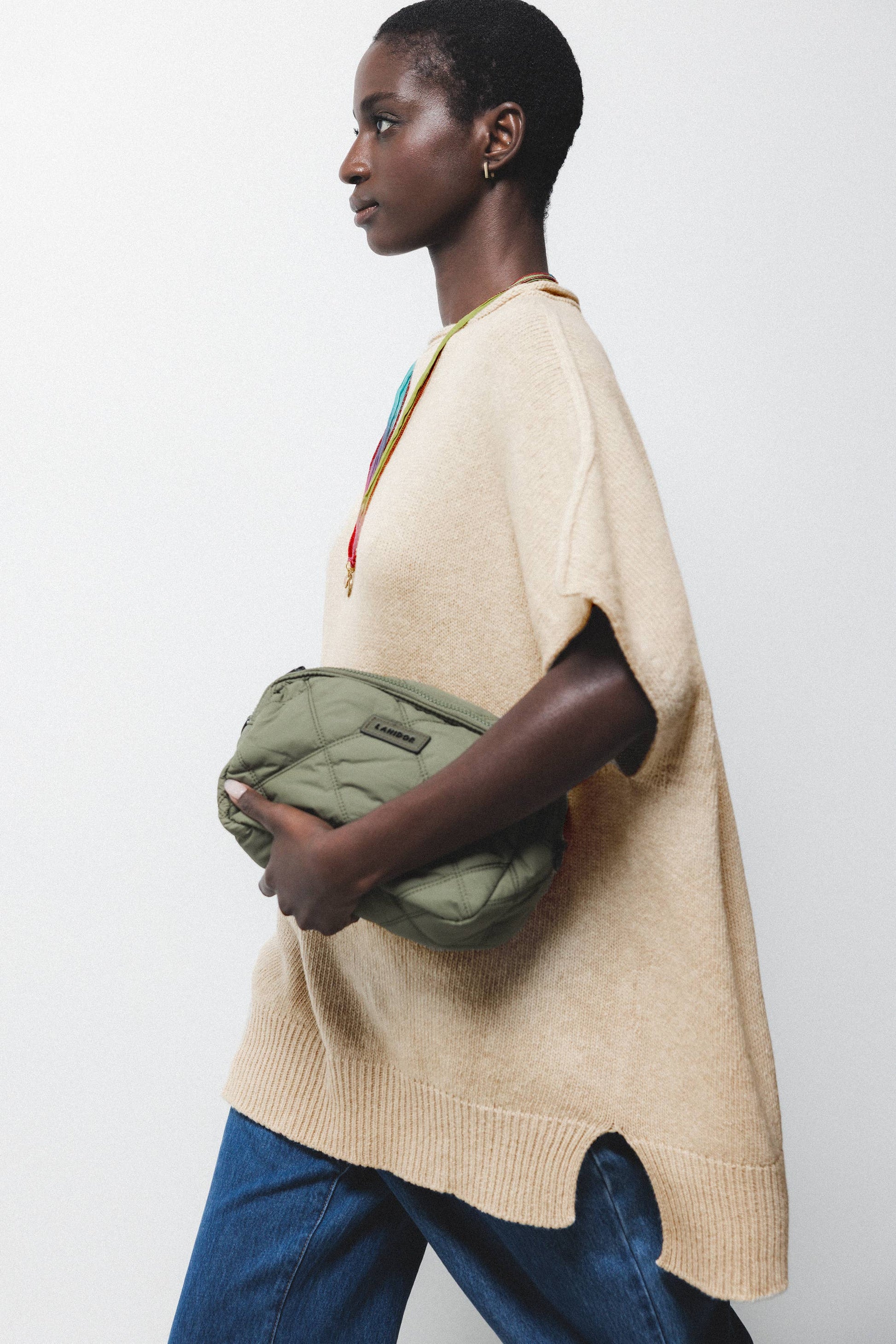 Maglione oversize in lana con collo alto e maniche a pipistrello