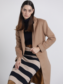 Cappotto lungo con cintura e occhielli