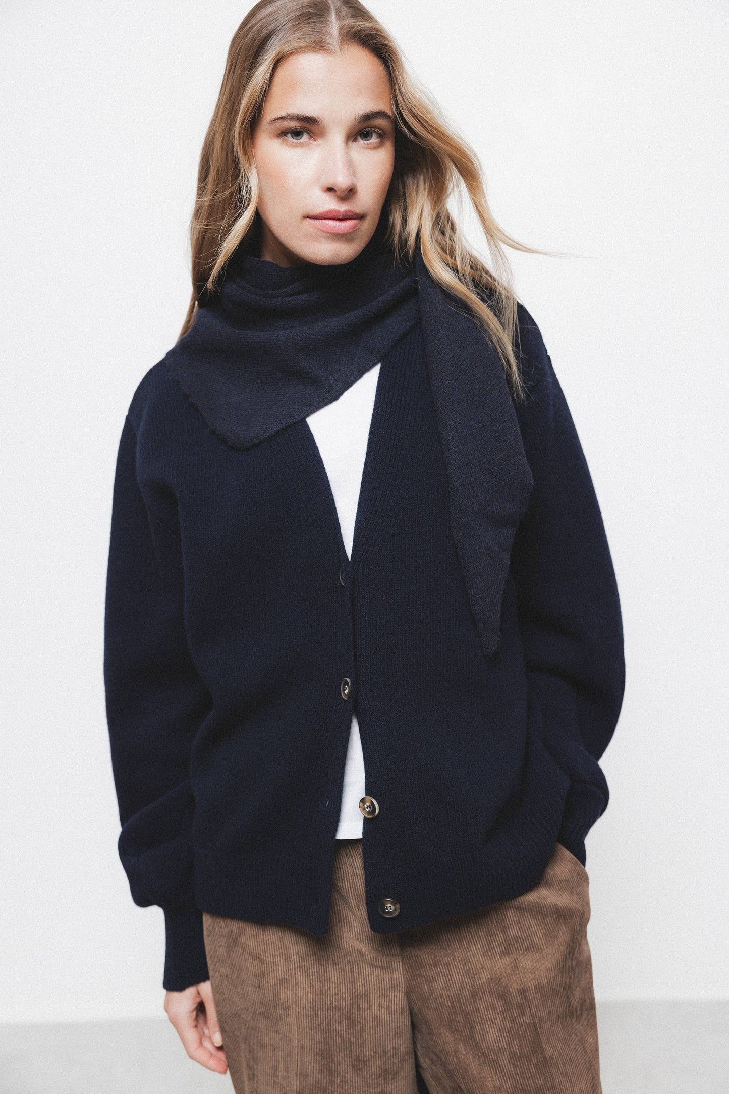 Cardigan in maglia rasata con maniche a palloncino