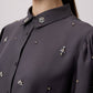 Camicia ricamata con pietre in mussola di cotone