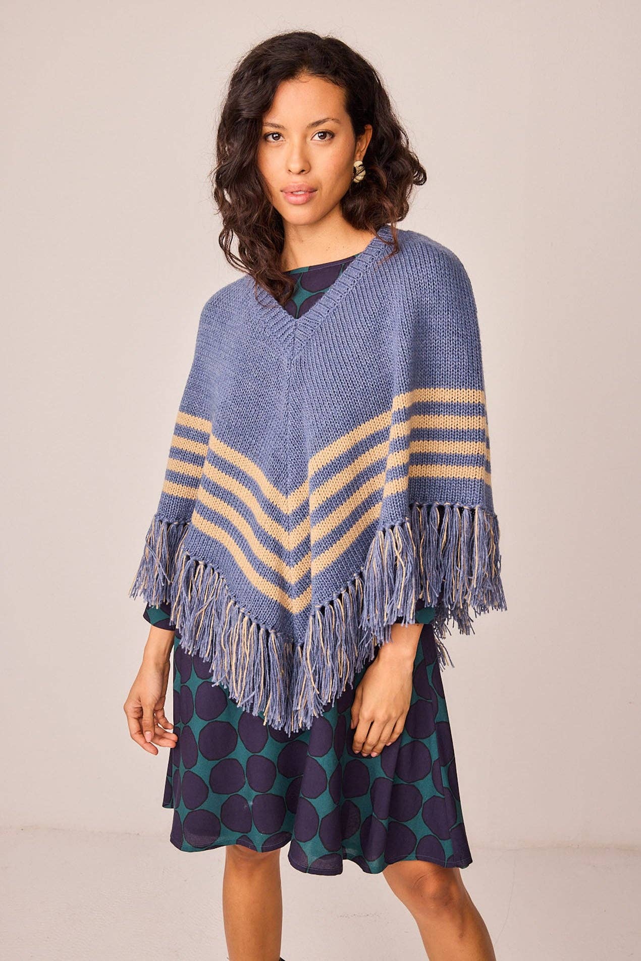 Poncho Petalo Blu con Frange
