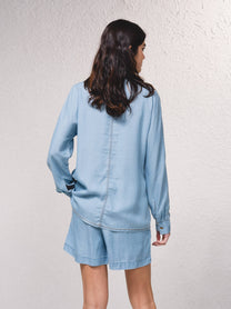 Camicetta in tencel con tasche e bottoni