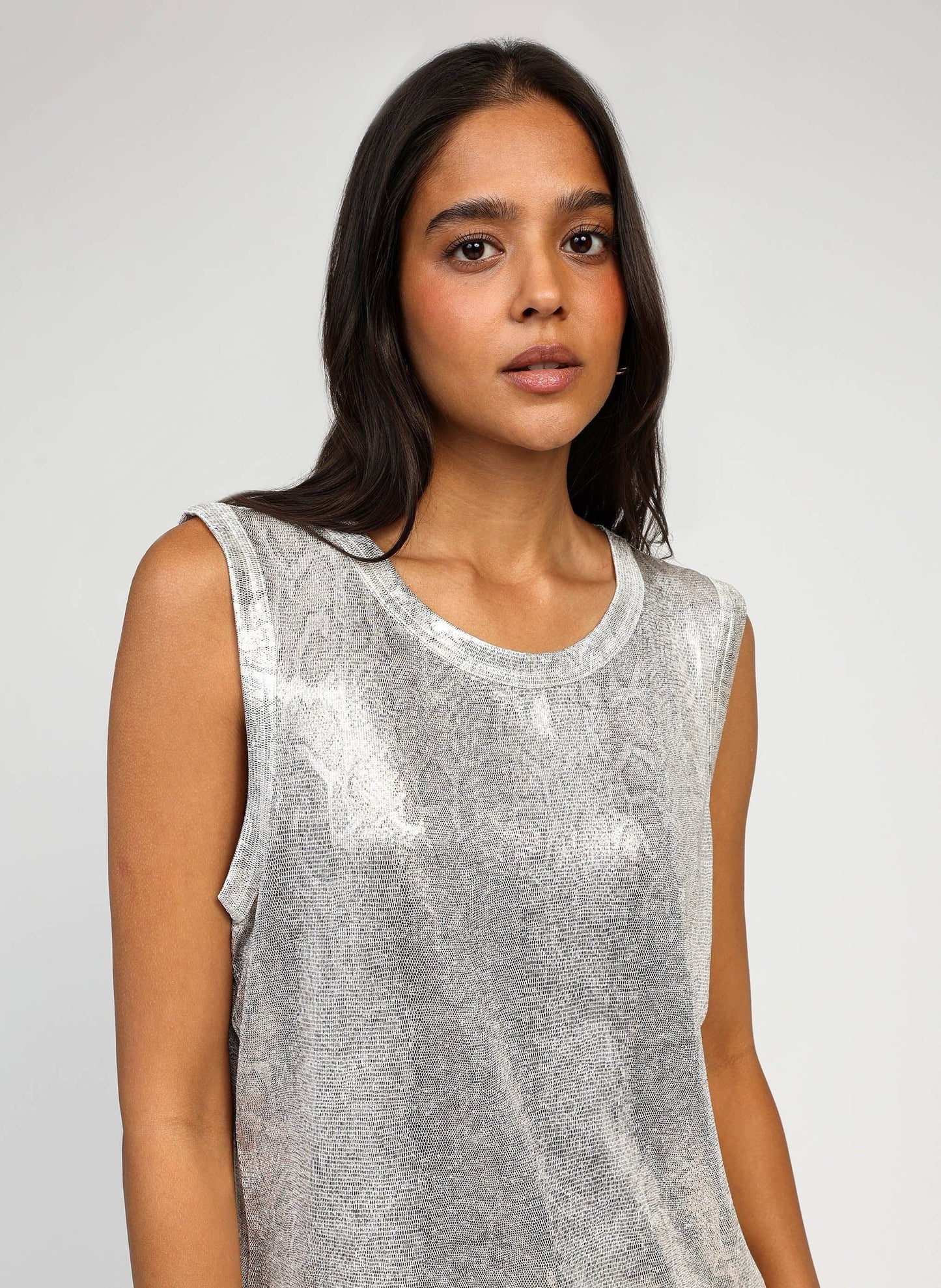 Top smanicato in maglia metallica madreperla