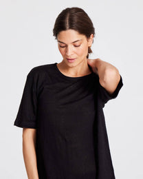 T-shirt Nynne in lino nera