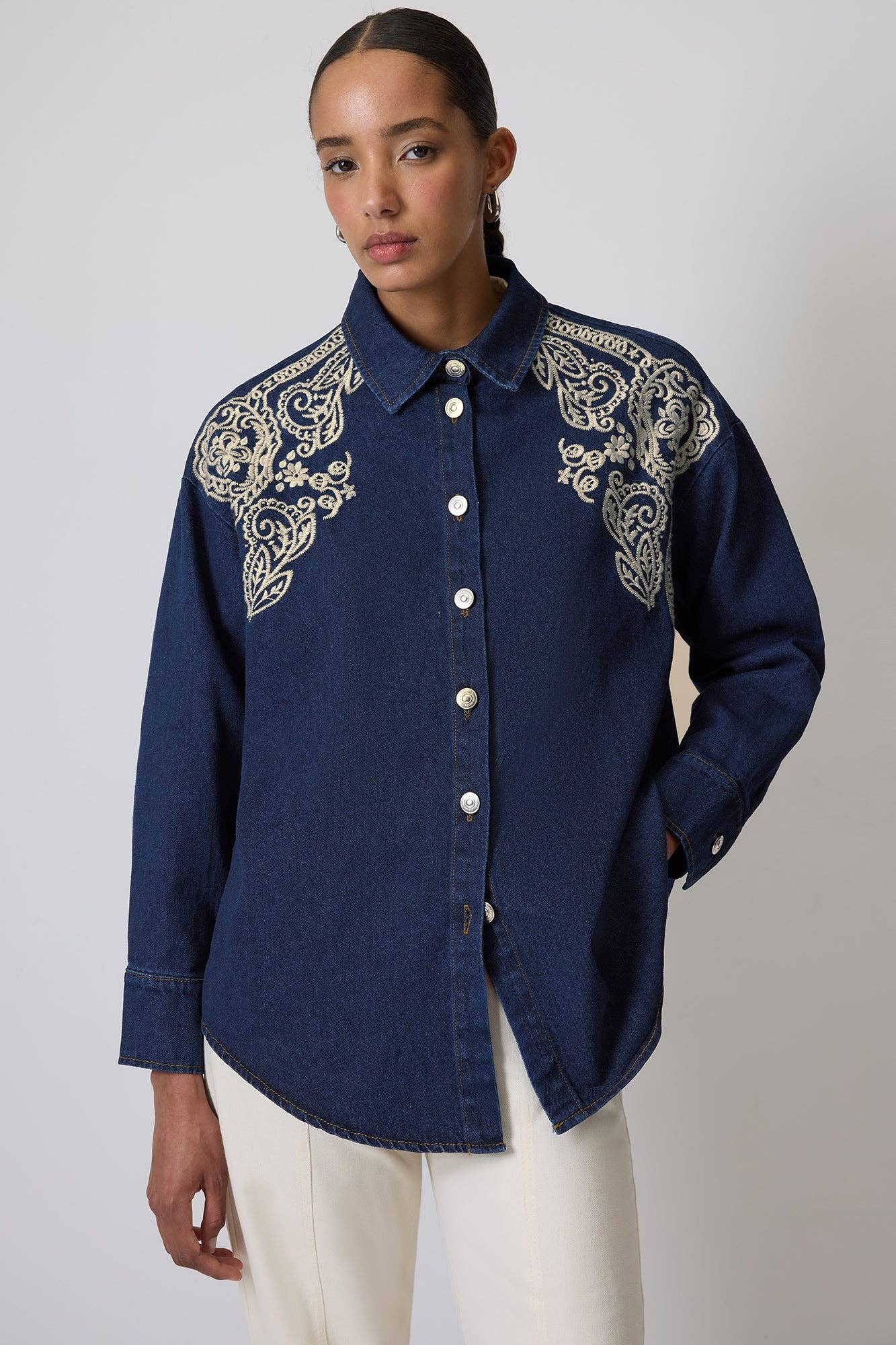 Camicia western in denim ricamata