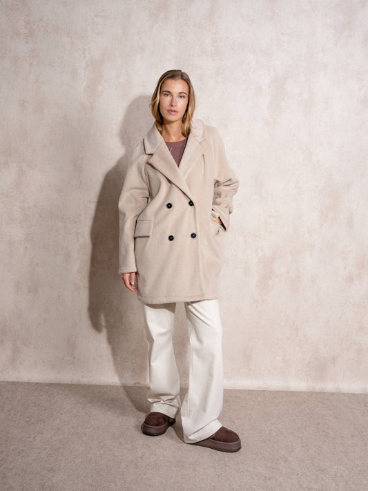 Cappotto midi doppiopetto con revers ampio