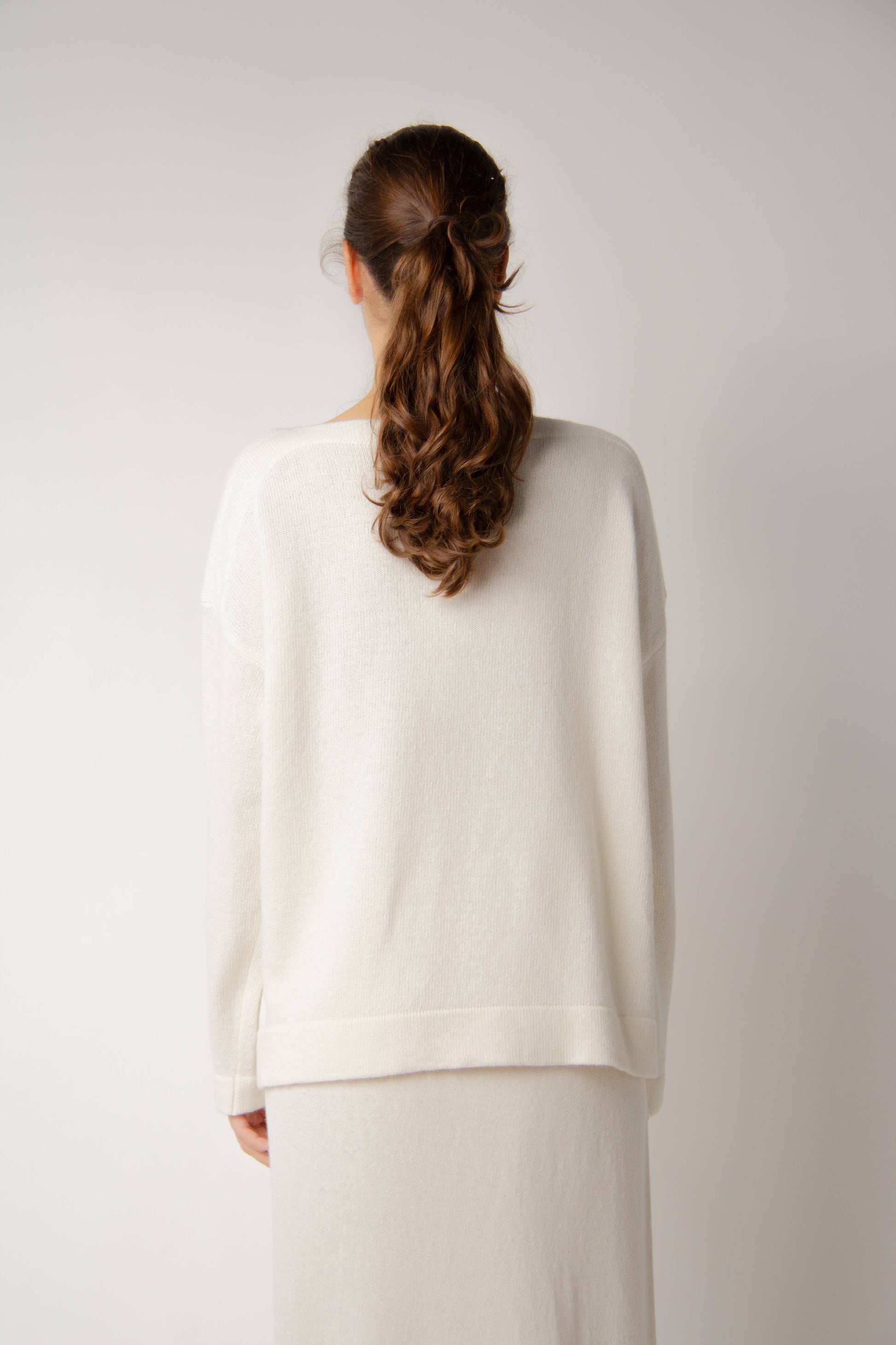 Maglione con scollo a barchetta in misto cashmere