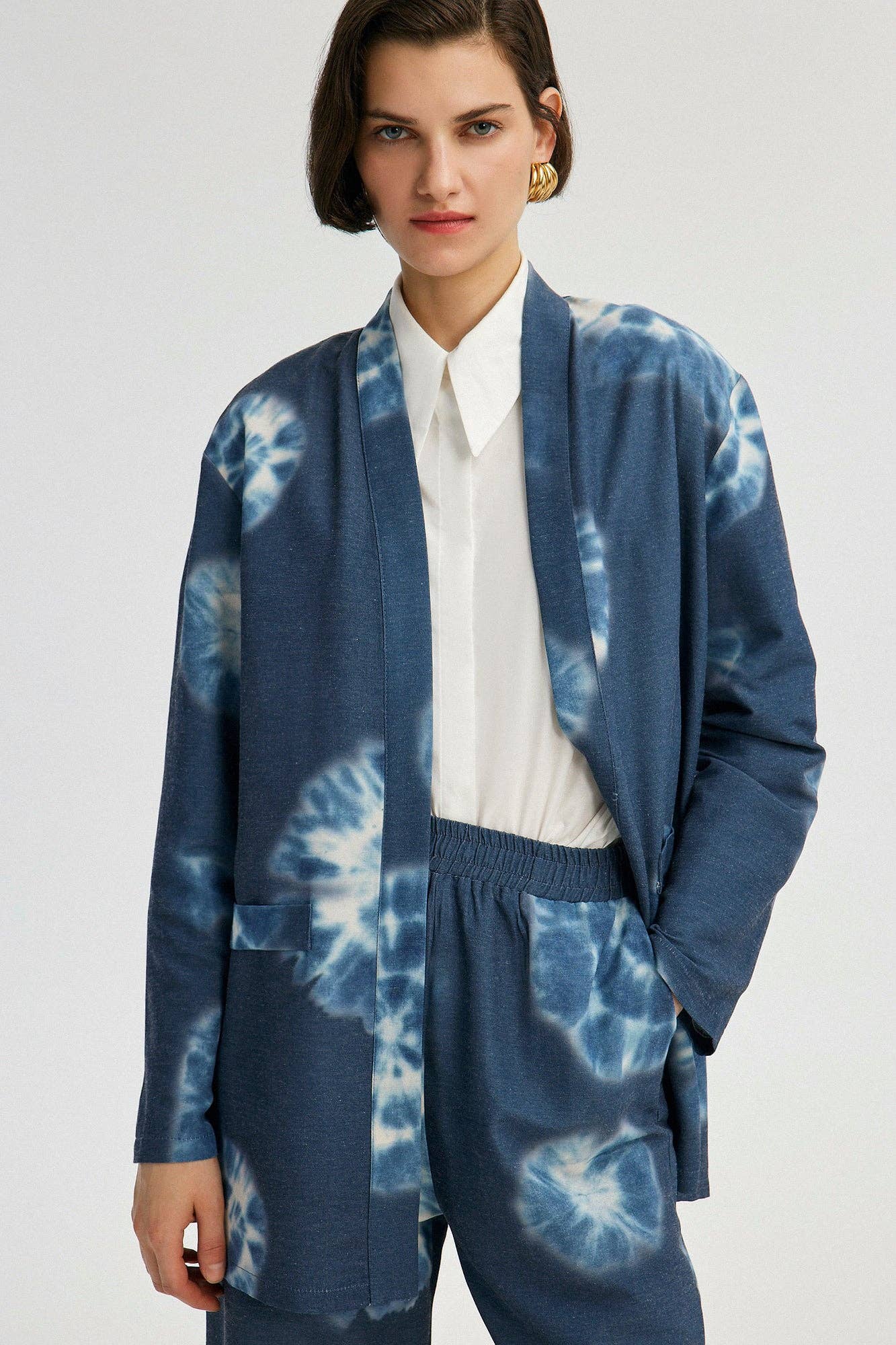 Giacca tie-dye blu stile kimono