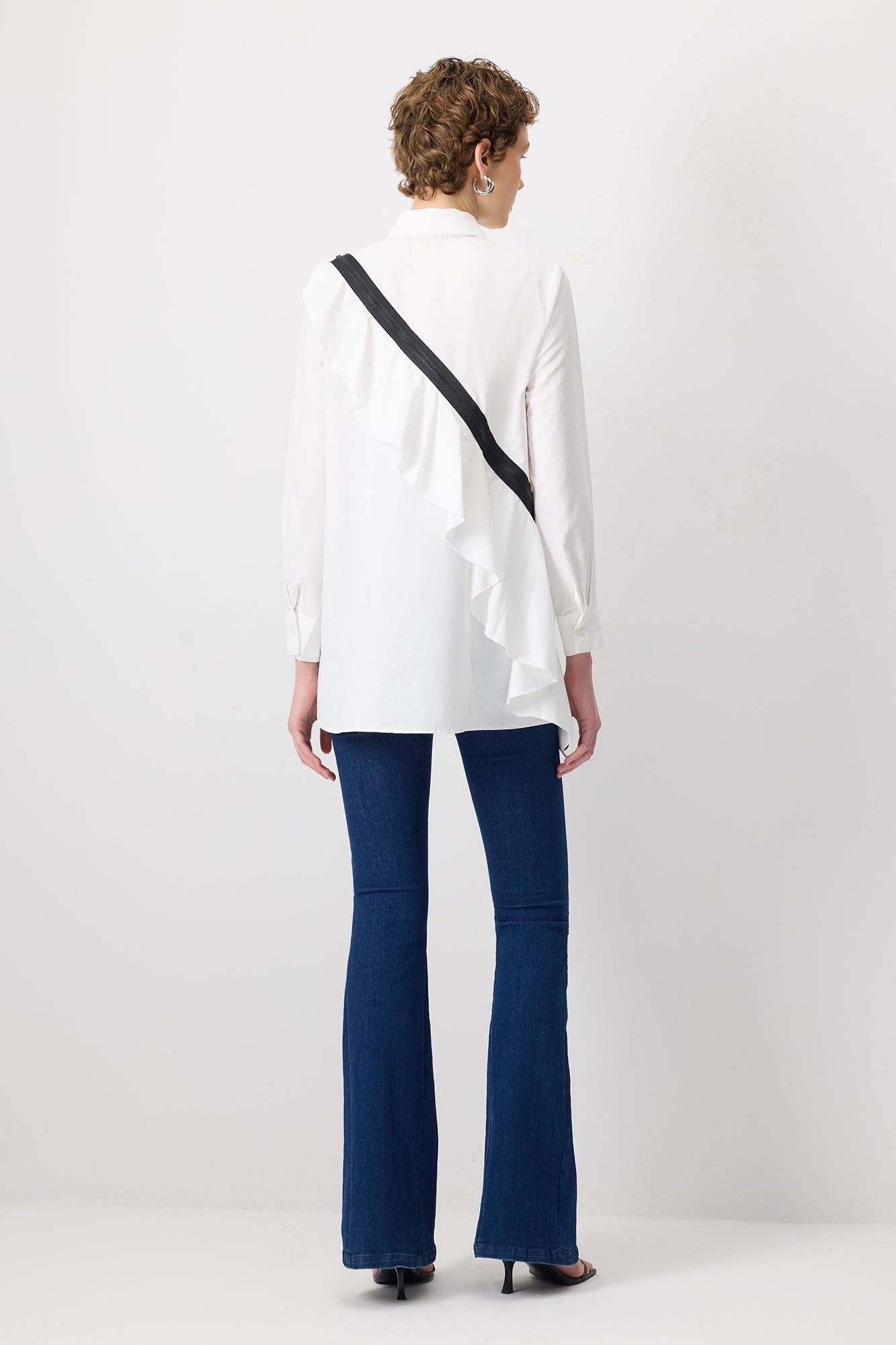 Camicia in popeline con zip e volant sul retro
